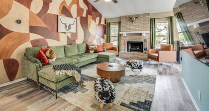 Mini Golf, Arcade & Fire Pit! San Antonio Home