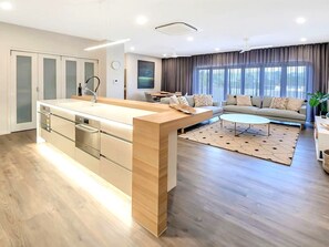 Apartment | Private kitchen - Cairns North 4-bed With Outdoor Dining & Pool (Cairns)