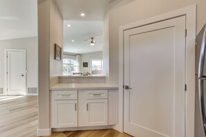 Apartment (2 Bedrooms) | Interior - Walkable Scottsdale Oasis w/ Pool Near Old Town (Scottsdale)