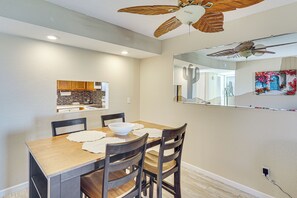 Apartment (2 Bedrooms) | Interior - Pool, Lake & Sun! Havasu Hot Spot By London Bridge (Lake Havasu City)