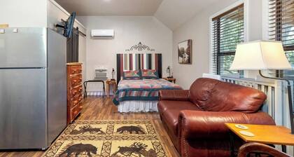 Lake Cozy Cabin Incredible for Water Sports in Miami, Oklahoma