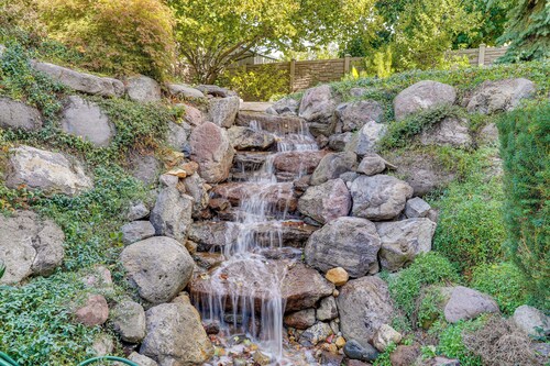 Elegant 6,300-sq-ft Family Home w/ Hot Tub in Orem