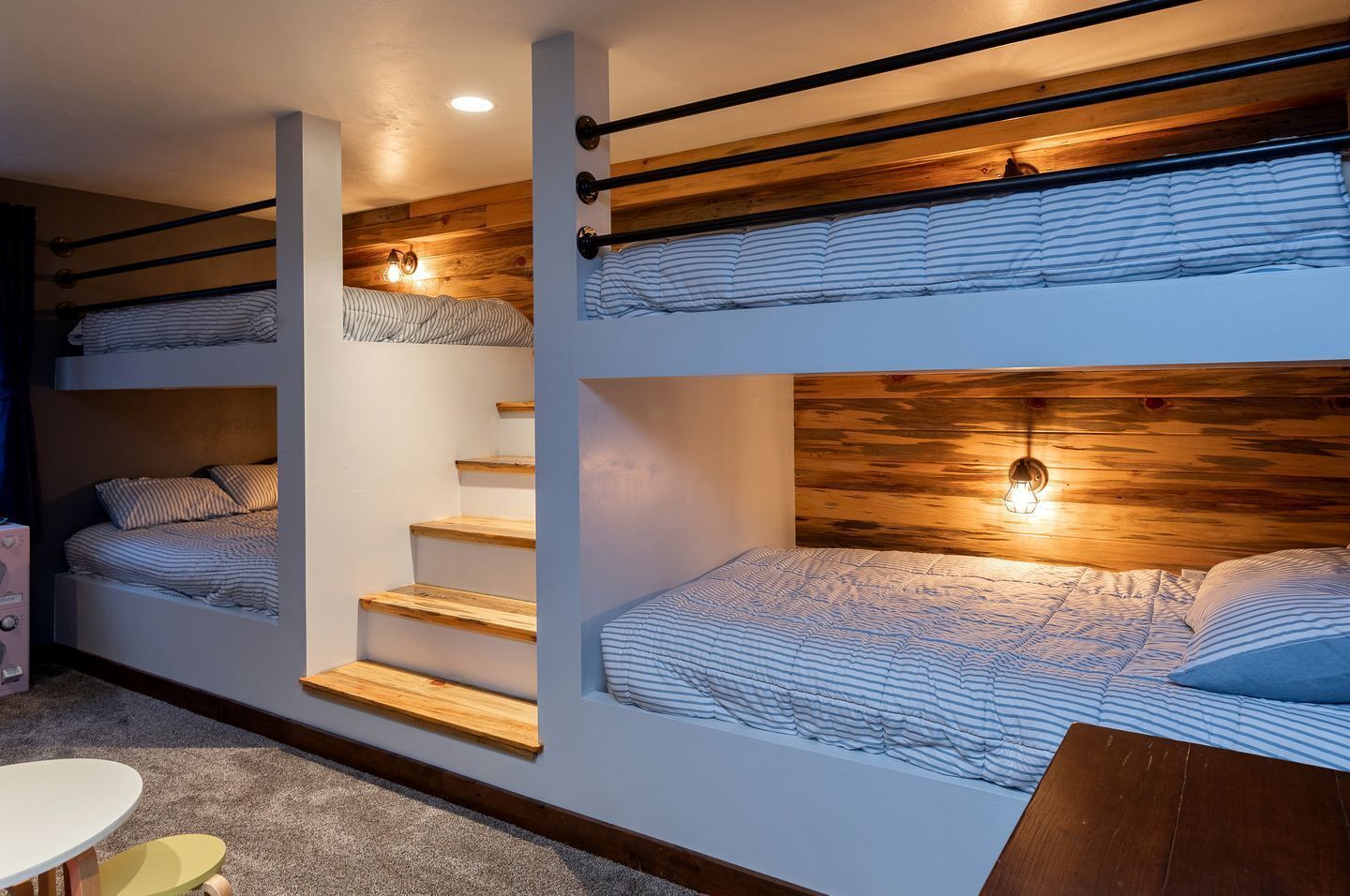 5 bedrooms, desk, iron/ironing board, WiFi