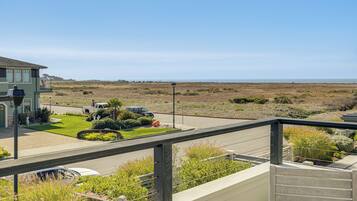 House (4 Bedrooms) | Front of property