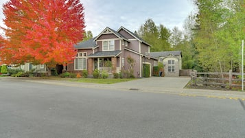 House (4 Bedrooms) | Front of property