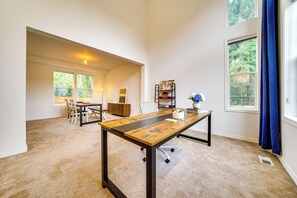 House (4 Bedrooms) | Interior - 6 Mi to Microsoft HQ! Remote Work Retreat (Redmond)