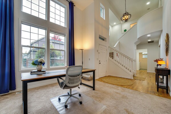 House (4 Bedrooms) | Interior - 6 Mi to Microsoft HQ! Remote Work Retreat (Redmond)