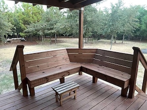 Terrace/patio - Dream Glamping in Texas in this Cozy, Pet-Friendly Cabin in Bastrop (Bastrop)