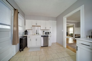 Apartment (3 Bedrooms) | Interior - Deck, Pool Table! Walkable Cleveland Heights Apt (Cleveland Heights)