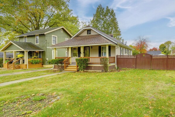 Interior - 1 Mi to Akron Zoo: Ranch-style Home w/ Yard! (Akron)