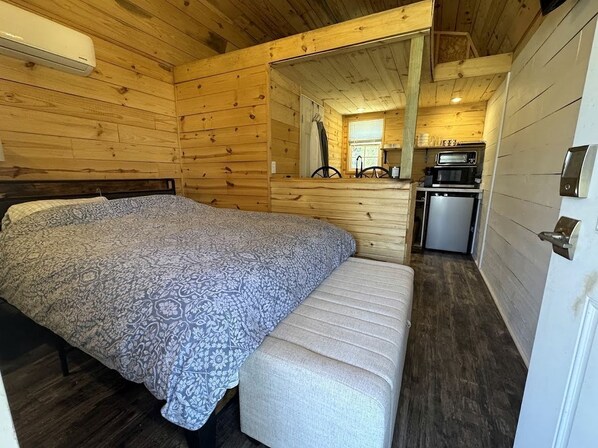 Room - Cozy Tiny Cabin with Rustic Charm near Mineral Wells, Texas (Mineral Wells)