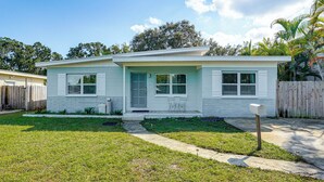 A single-story house with a front porch, a mailbox, and a small front yard. - Convenient Oasis in St Pete, 4 Mi to Pier & Dtwn! (St. Petersburg)