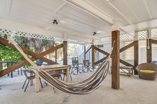 1 Block to Sunset Beach: Dog-friendly Family Home