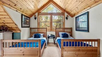 3 bedrooms, desk, iron/ironing board, travel cot