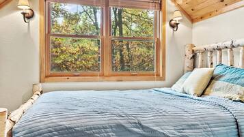 3 bedrooms, desk, iron/ironing board, travel crib