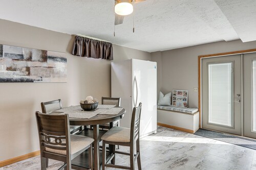 Work & Relax! Spacious Ontario Home w/ Pool