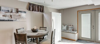 Work & Relax! Spacious Ontario Home w/ Pool