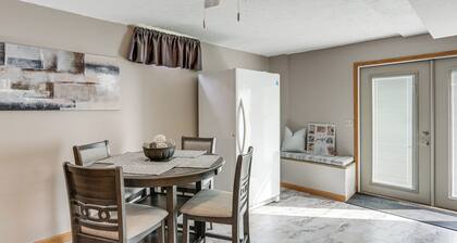 Work & Relax! Spacious Ontario Home w/ Pool