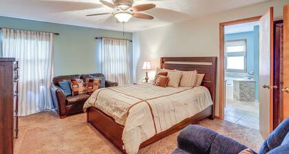 Work & Relax! Spacious Ontario Home w/ Pool