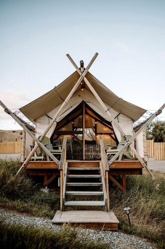 Beautiful Safari Tent with Wonderful Glampground Amenities near Yellowstone National Park in Emigrant, Montana