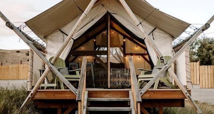 Beautiful Safari Tent with Wonderful Glampground Amenities near Yellowstone National Park in Emigrant, Montana