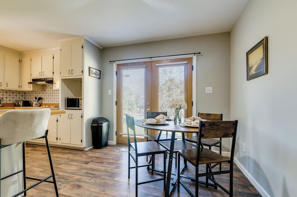 Golf & Hike: Family Home 8 Mi to Downtown Clayton - Johnston County, NC