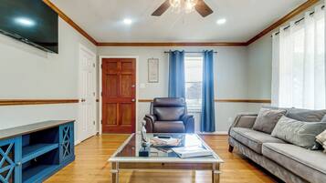 House (4 Bedrooms) | Interior