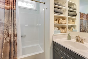 House (2 Bedrooms) | Interior - Walk to Historic Chestertown: Dog-friendly Retreat (Chestertown)