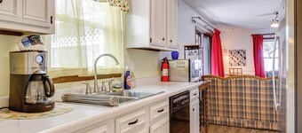 Peaceful 'lemon Drop Inn' Retreat in Terre Haute