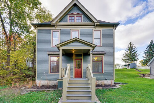 Near Colleges: Pet-friendly Duplex in Northfield!