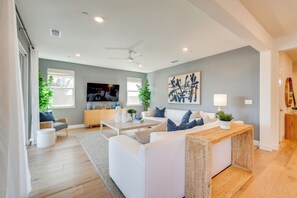 House (3 Bedrooms) | Front of property - Elegant & Spacious Retreat w/ Yard in Woodland! (Woodland)