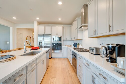 Elegant & Spacious Retreat w/ Yard in Woodland!