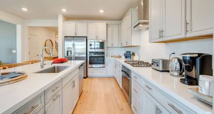 Elegant & Spacious Retreat w/ Yard in Woodland!