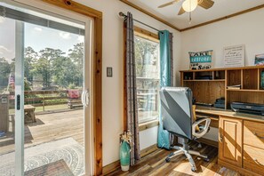 House (1 Bedroom) | Interior - 'kokomo Kove' - Waterfront Country Texas Getaway (Livingston)