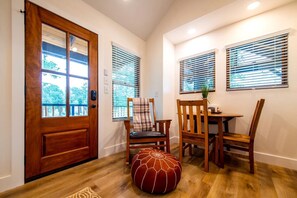 Dining - Charming Treehouse for Two Near Magnolia, Texas (Elm Mott)