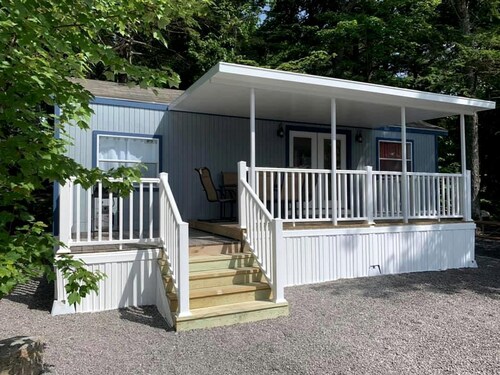 Pet-Friendly Glamping Stay with Beach Views in Naples, Maine