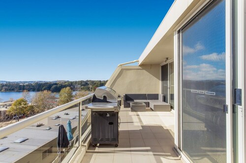 2-bed Unit With Balcony, BBQ & Stunning Lake Views