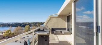 2-bed Unit With Balcony, BBQ & Stunning Lake Views