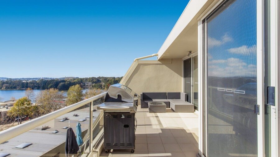 2ベッド ユニット ウィズ バルコニー、BBQ & スタニング レイクビューズ