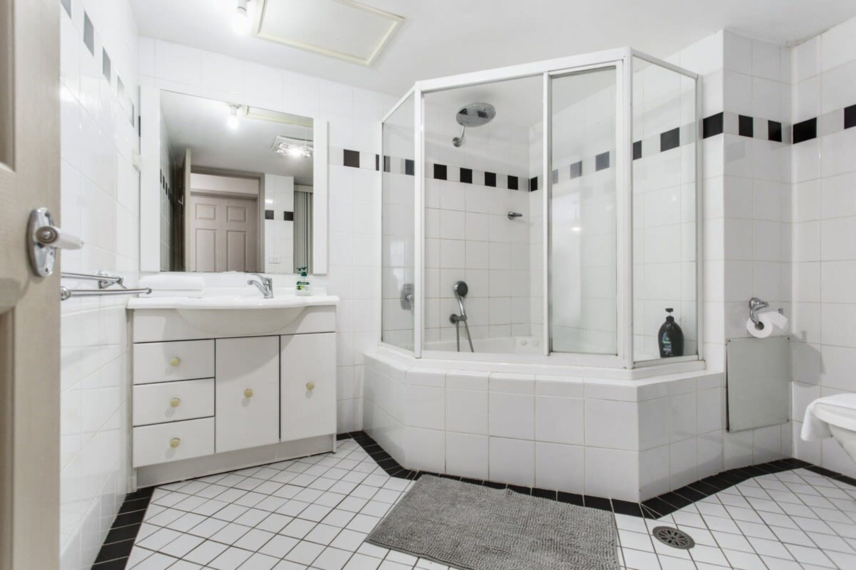 Apartment | Bathroom | Towels