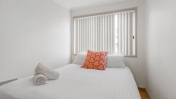 Apartment | 2 bedrooms, iron/ironing board, bed sheets