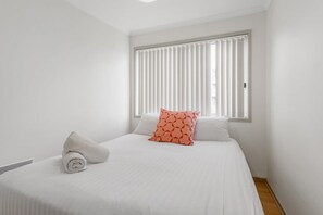 Apartment | 2 bedrooms, iron/ironing board, bed sheets