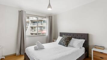 Apartment | 2 bedrooms, iron/ironing board, bed sheets