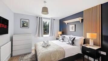 2 bedrooms, desk, iron/ironing board, travel crib