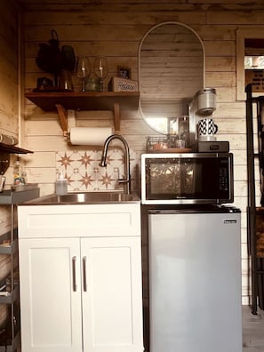 Coffee/tea maker, fridge, microwave