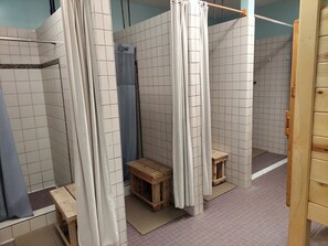 タオル、石鹸、シャンプー、トイレットペーパー