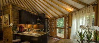 Creekside Secluded Yurt with Jacuzzi in Topton, North Carolina
