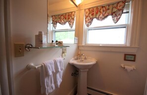 Whirlpool, Haartrockner, Handtücher, Seife