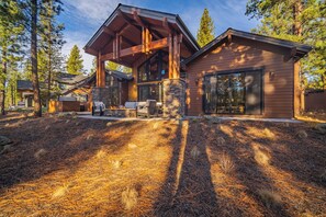Exterior - Meadowood Retreat with Access to Exclusive Golf (Sunriver)