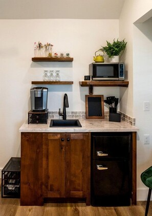 Interior - Charming Treehouse for Glamping Trips near Magnolia, Texas (Elm Mott)